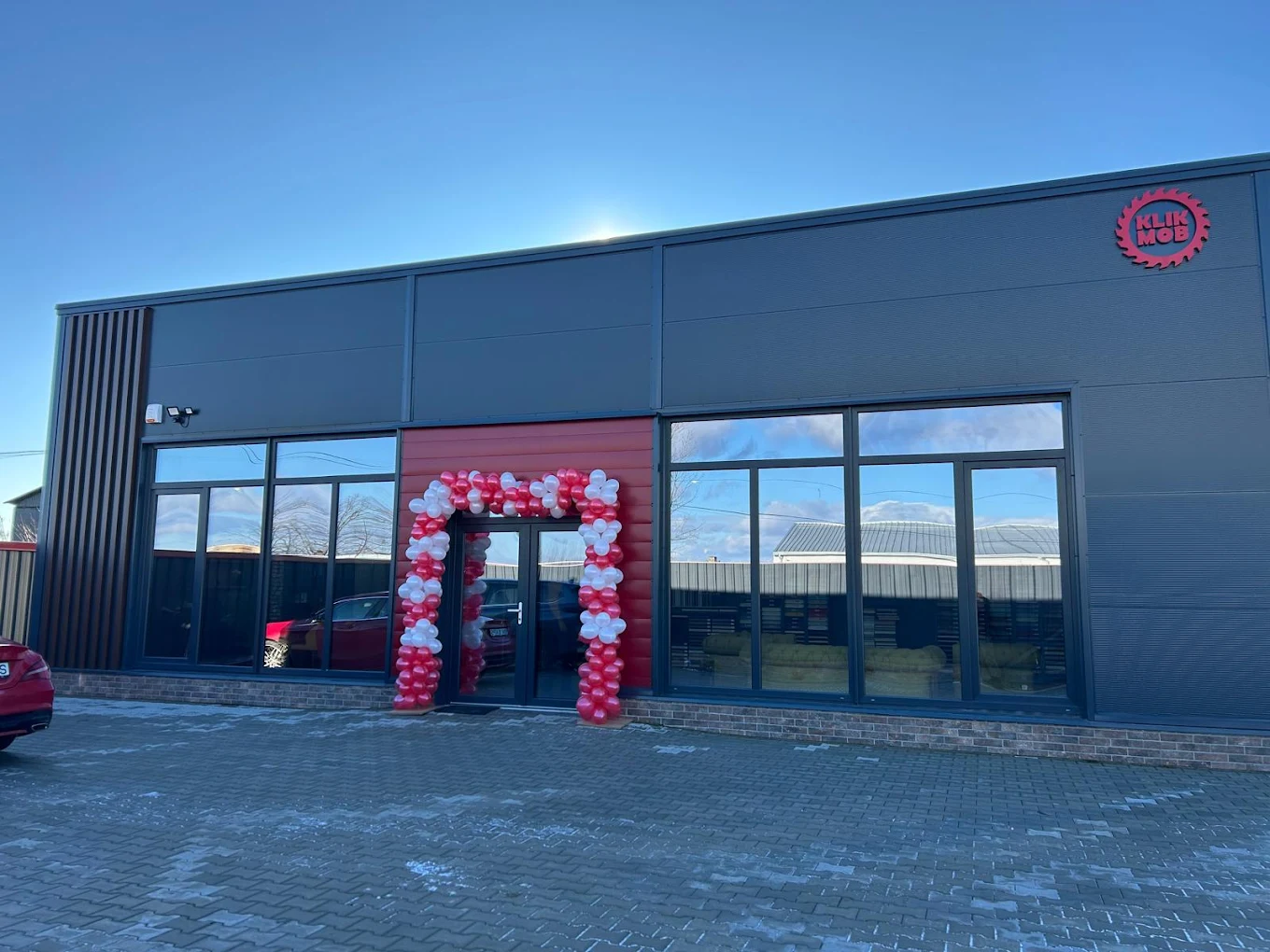 Exterior showroom KLIK Mob